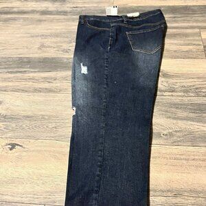 NWT Slimsation destructed jeans with double frayed edge.  Size 8